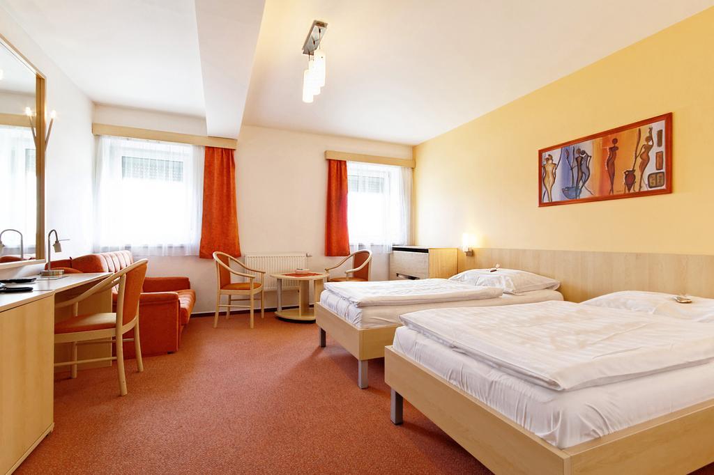 Hotel Senimo Όλομουτς Εξωτερικό φωτογραφία
